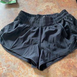 Lululemon hotty low rise short 6